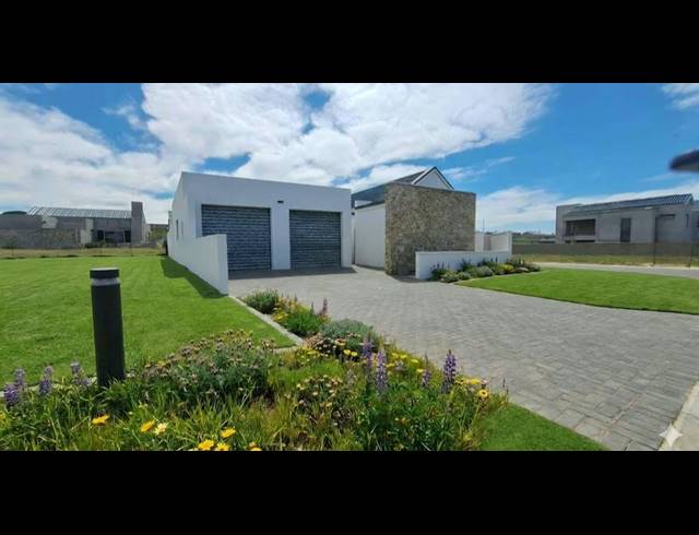 2 BEDROOM HOUSE FOR SALE IN STILBAAI-WES
